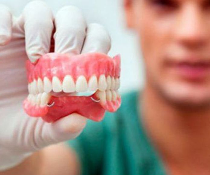 Prótesis: Especialidades de Clínica Dental Dr. Yagüe