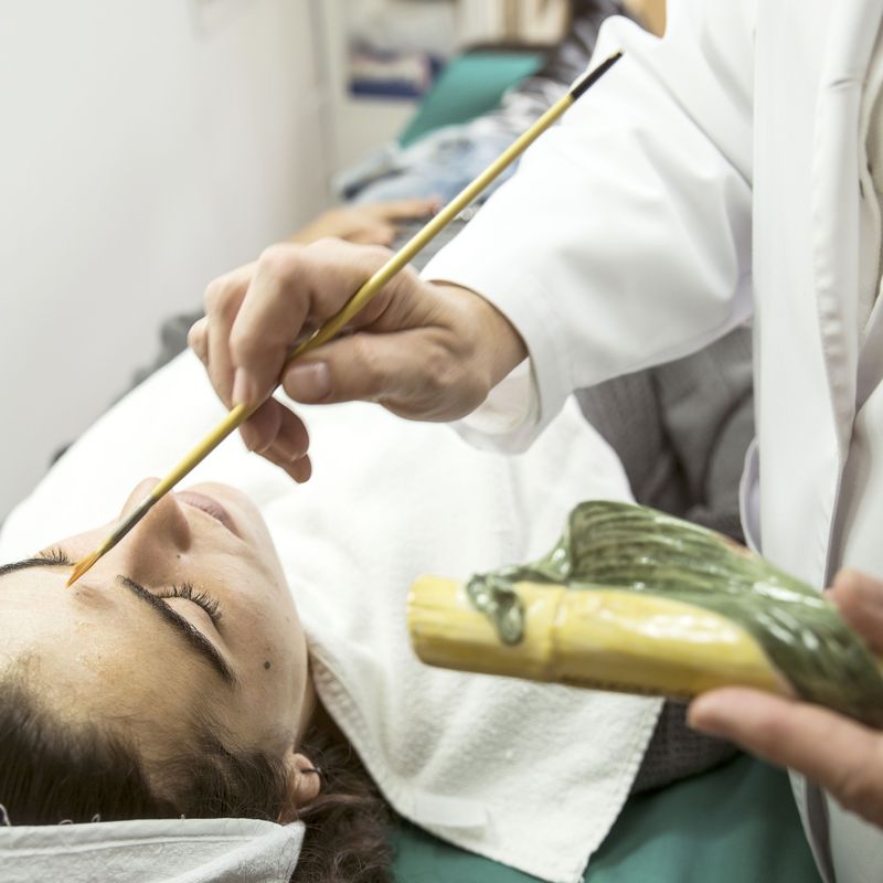 Peeling: Dermatología y Dermoestética de Dermatología Socorro Fierro