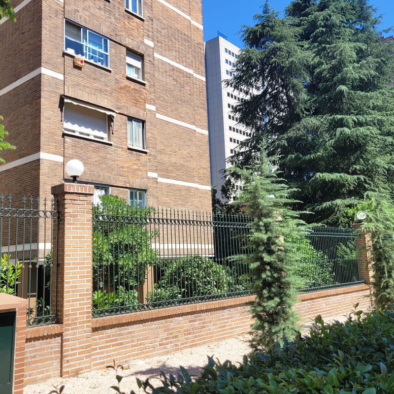 Piso en Avda. Burgos, urbanización privada, 150 m² útiles, piso 11. Piscina:  de Vicente Palau Jiménez - Agente Inmobiliario