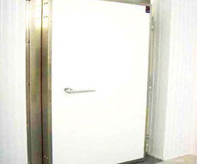 Puerta cortafuegos batiente cámaras frío en Valencia/Farem Puertas Automáticas