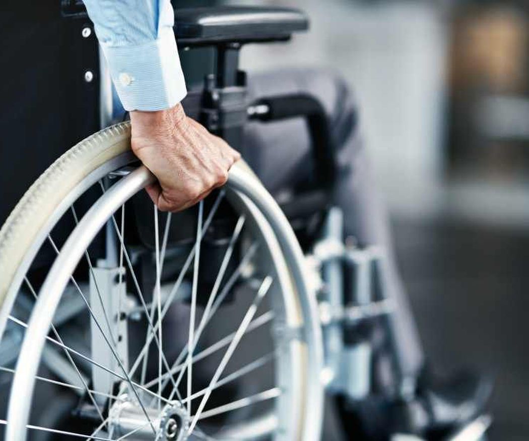 Diferentes tipos de sillas de ruedas y sus utilidades