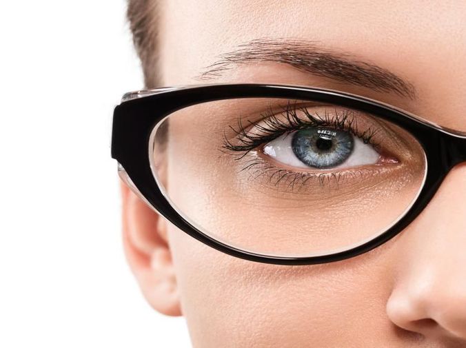 Conoce las ventajas de los lentes de moda transparentes