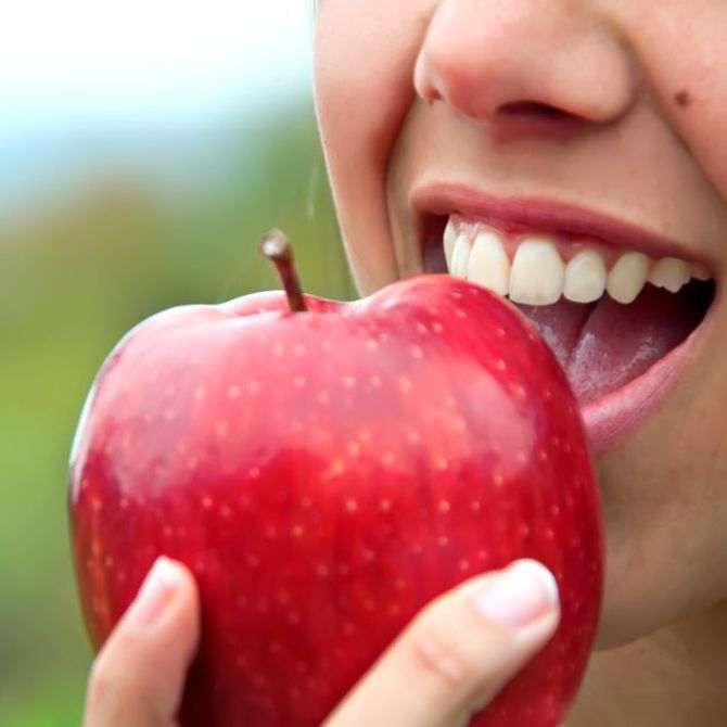 ¿Qué alimentos favorecen el blanco de nuestra sonrisa?