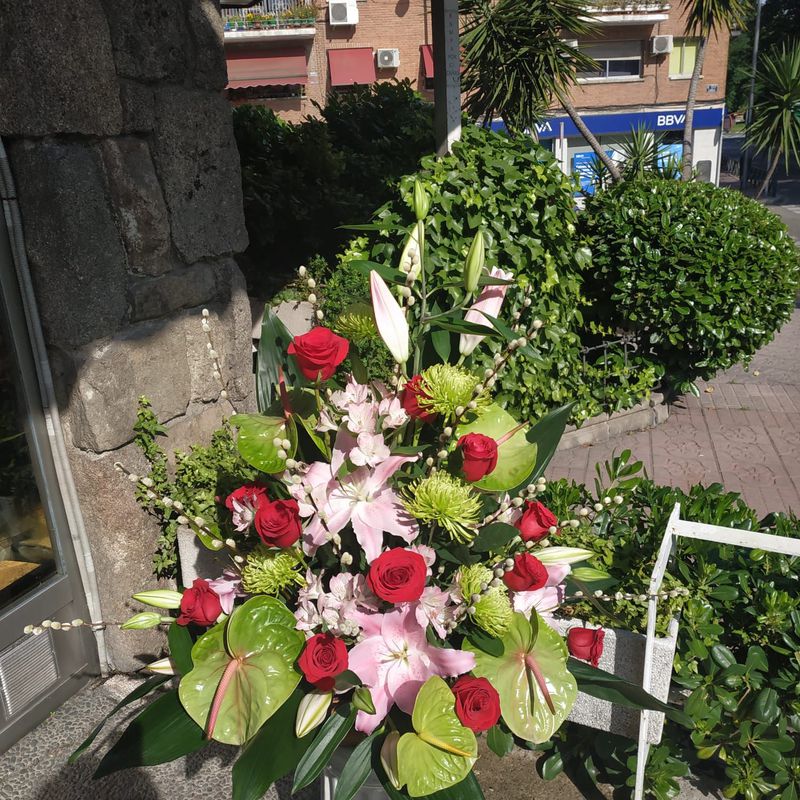 Arreglos y centros de flores: Productos y servicios   de Floristas San Isidro José