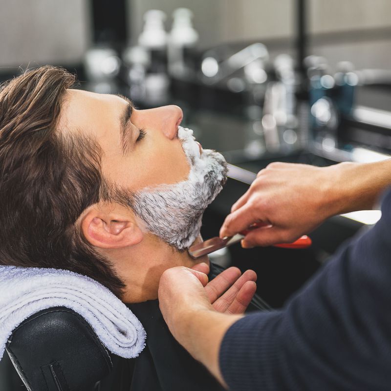 Afeitado o arreglo de la barba para hombres: Servicios de Peluquería Stilo Unisex
