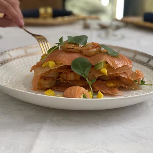 Milhojas de salmón y gambas 