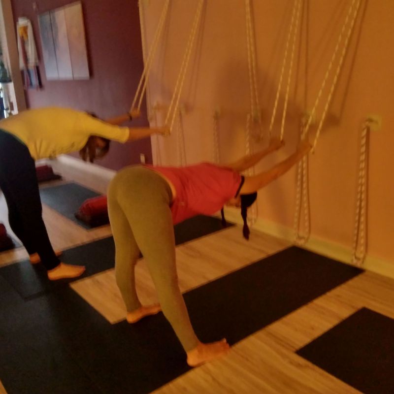 yoga  para embarazadas: Clases y talleres de Izel Yoga