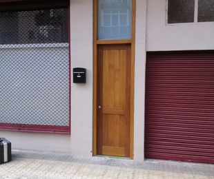 Instalación puertas de entrada para comercios y viviendas