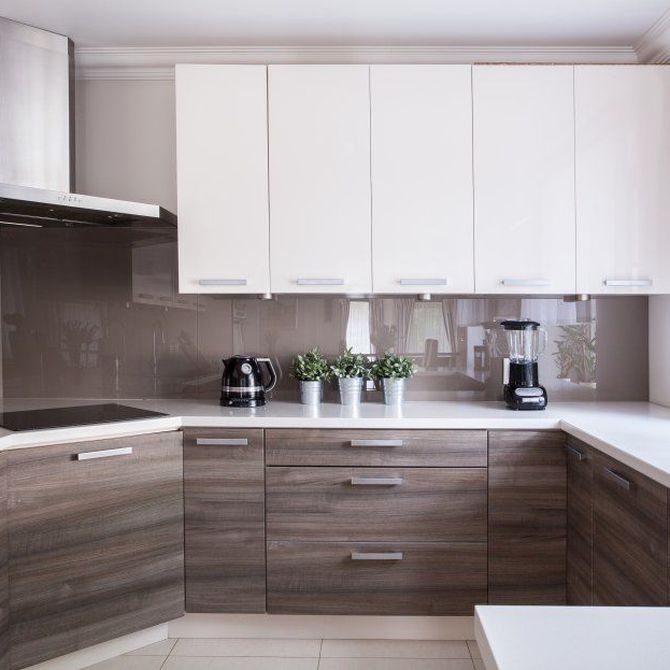 Los muebles de madera en la cocina