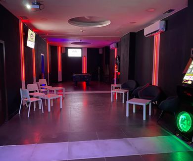 Nuevo pub-karaoke frente Aeropuerto.