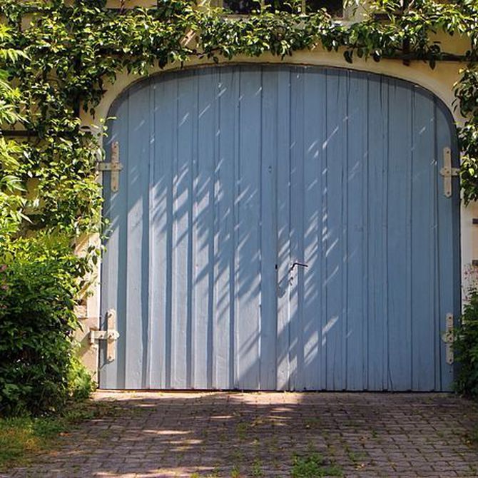 La puerta metálica que mejor se adapta a tu garaje