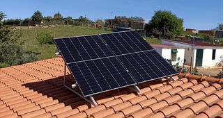 Panel fotovoltaico Monocristalino de 440Wp, 120 células y 20.77% de rendimiento.  Precio: 180€ IVA incluido por unidad.