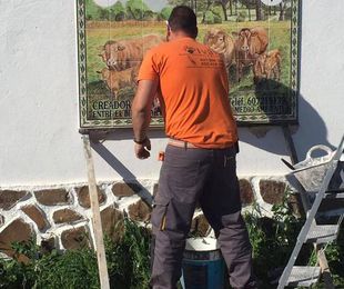 Construcción de comedero para ganado en Luciana, Castilla La Mancha