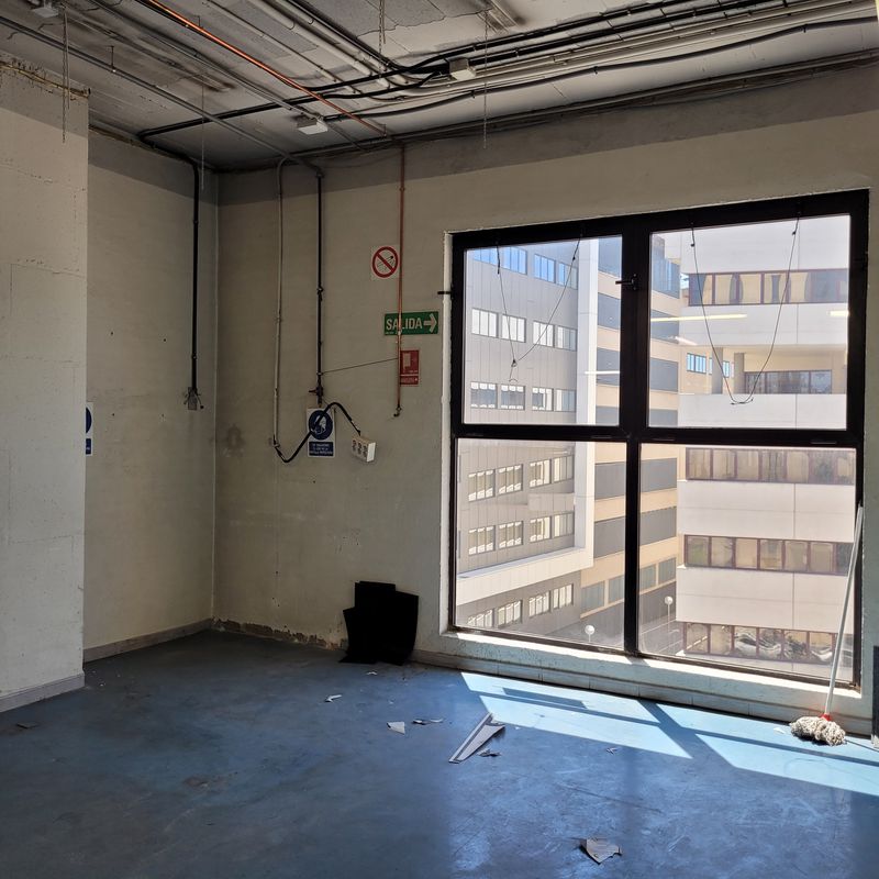Nave en venta en Las Tablas, ideal para uso industrial, almacén y oficinas.:  de Vicente Palau Jiménez - Agente Inmobiliario