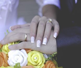 Diferencias entre alianzas de boda y anillos de compromiso