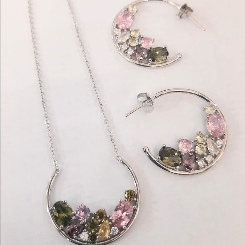 Aros y colgante en plata con piedras: Catálogo de Joyería Izquierdo