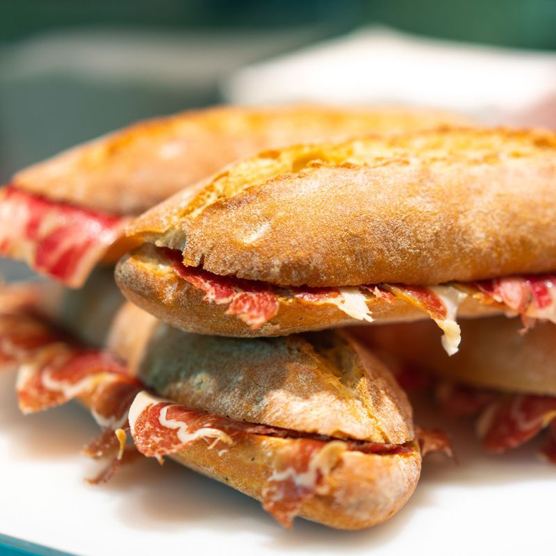 Baguette: Comida casera para llevar de Comida Casera Pabellones