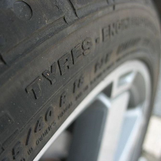 ¿Cuándo debo cambiar los neumáticos de mi coche?