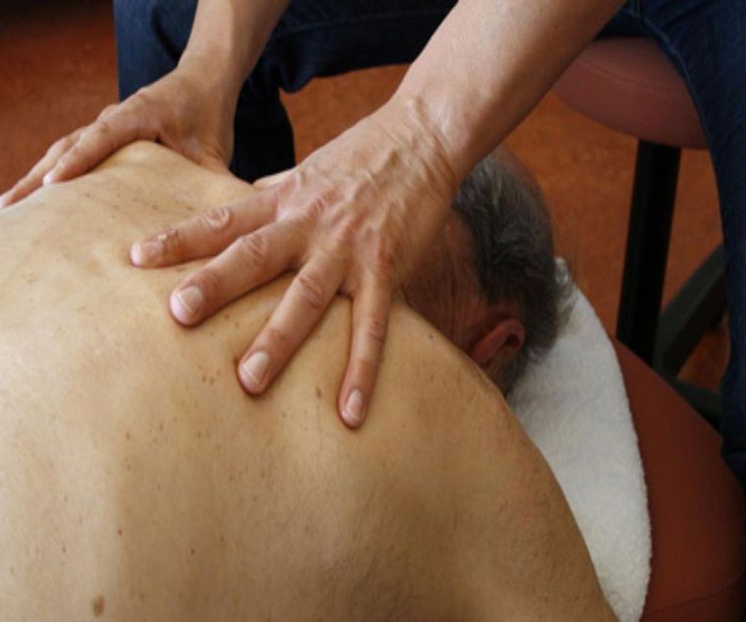 Los masajes pueden mejorar la calidad de vida de nuestros mayores