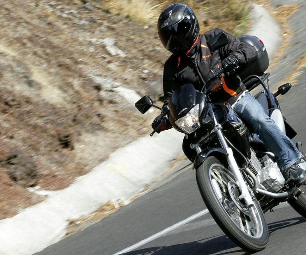 Limpiar el chasis de tu moto a fondo