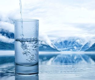 ¿Cuánta agua debemos tomar al día?