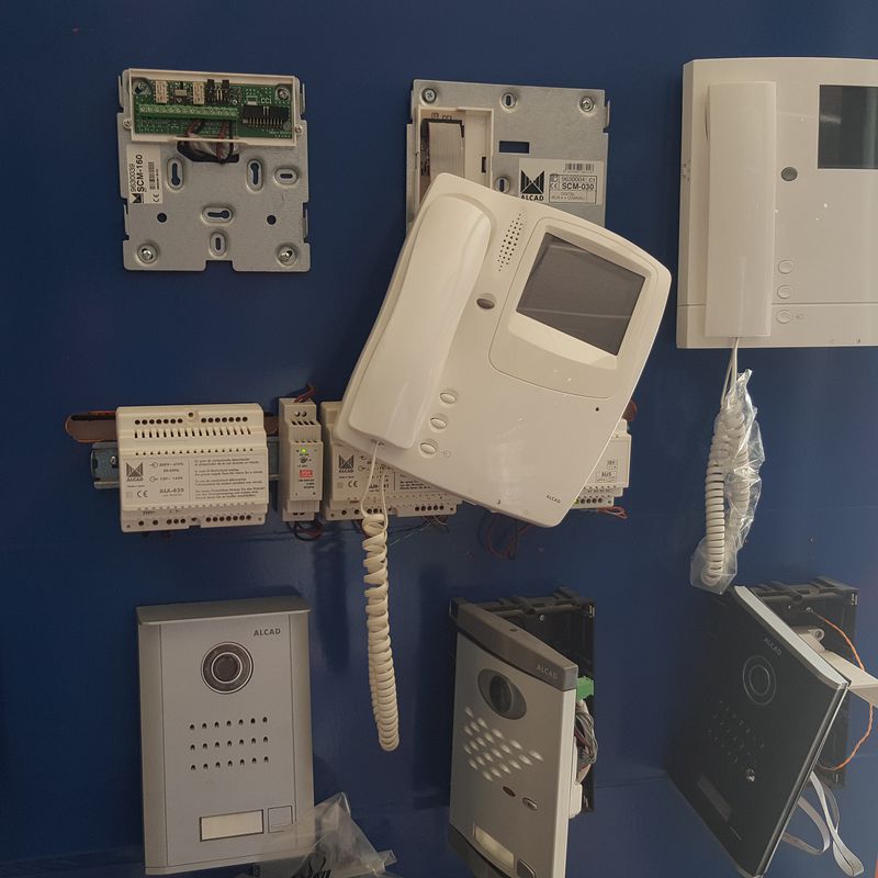 Instalaciones de Portero y Videoportero electrónico: Servicios de J2 Electricidad