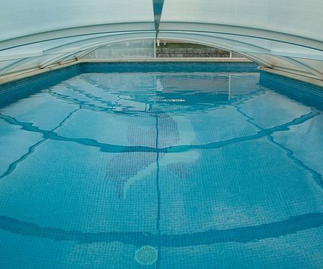 Pros y contras de una piscina cubierta