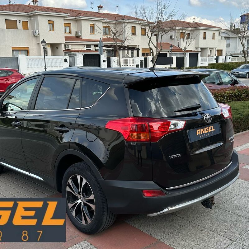 Toyota Rav4 2.2 D-4D Comfort 4X4: Catálogo y Servicios de Ángel Motor 87