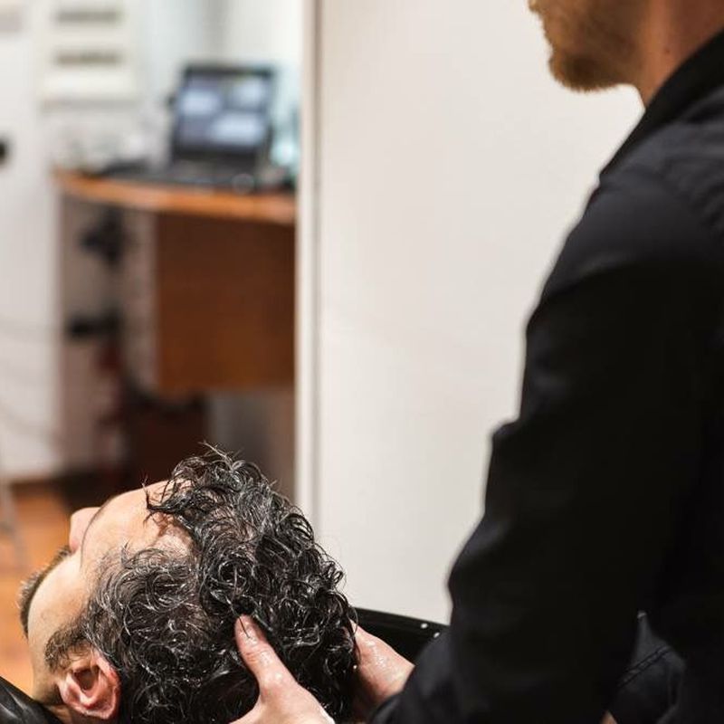 Corte de pelo con lavado y masaje: Servicios de J. Ràfols Perruquers