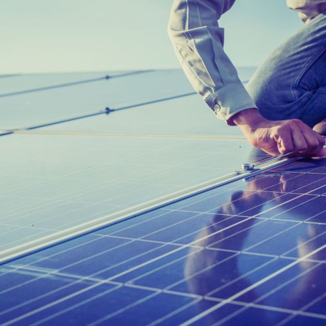 Cuatro claves que debes conocer antes de instalar placas solares en tu vivienda