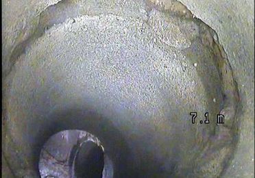 Localización de tuberías o arquetas soterradas mediante sonda y transmisor