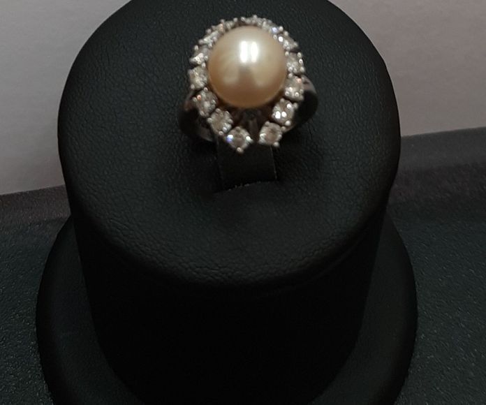 Anillo en oro blanco con diamantes y perla: Compra Venta de Oro y Plata de MR. SILVER & GOLD }}