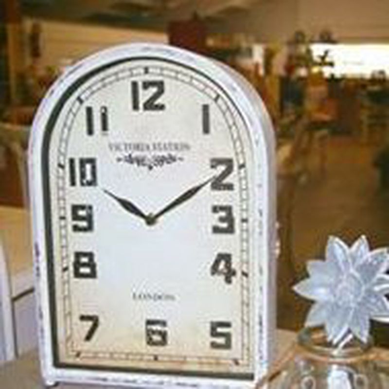 Reloj metal blanco de sobremesa
