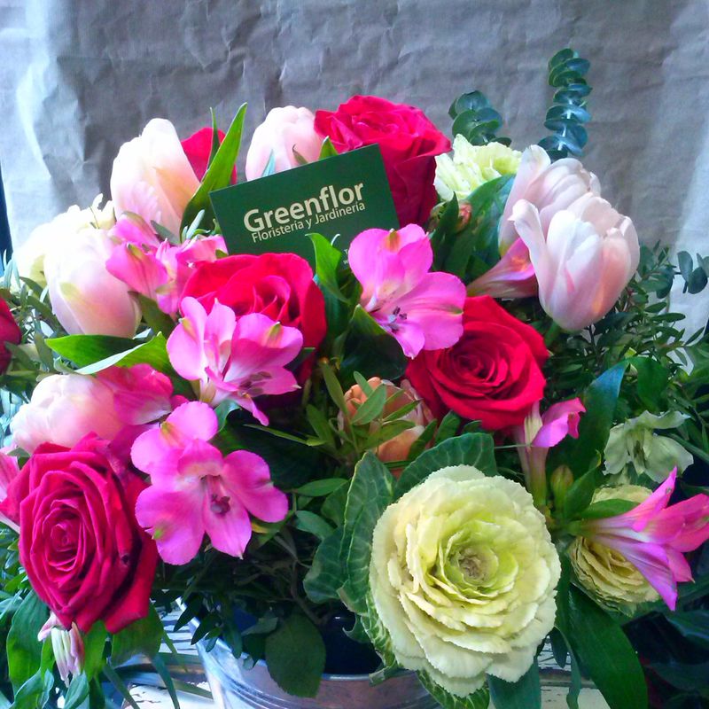 Bouquet de Rosas y astomelia.: Productos y servicios de Greenflor