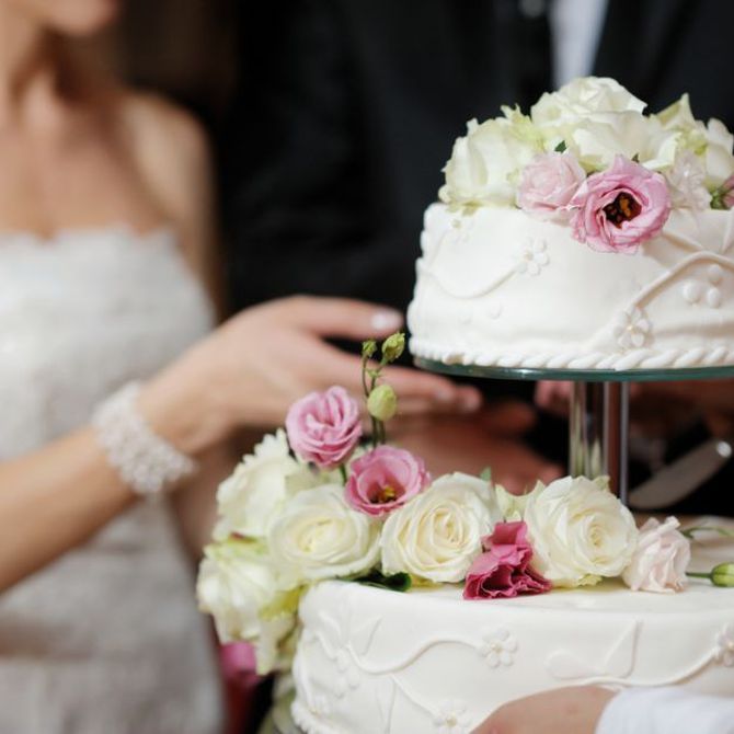 ¿Por qué comemos tartas en las bodas?