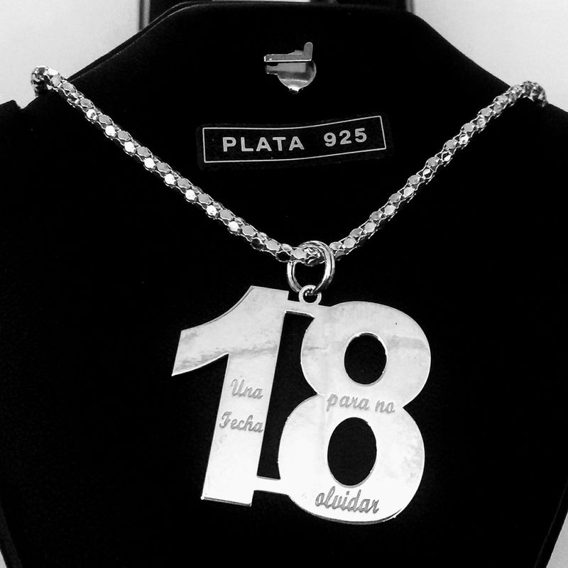 Colgante en plata de ley personalizado para la edad que desees recordar: Catálogo de Joyería Izquierdo