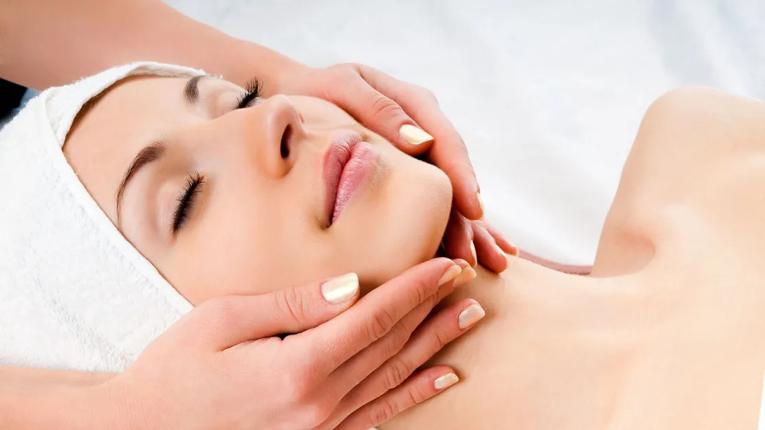000 centro de belleza estética masaje facial mujer