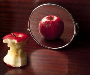 Más allá del espejo: Comprendiendo la anorexia y la bulimia desde la psicología clínica