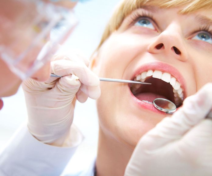 Prótesis sobre implantes: Tratamientos y Productos de Clinica Dental Fernando Román