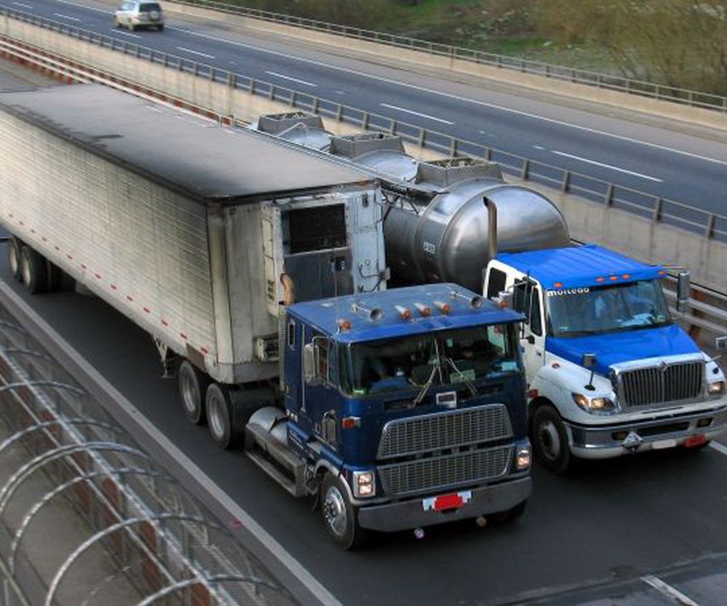 Distintos camiones para transportar mercancías