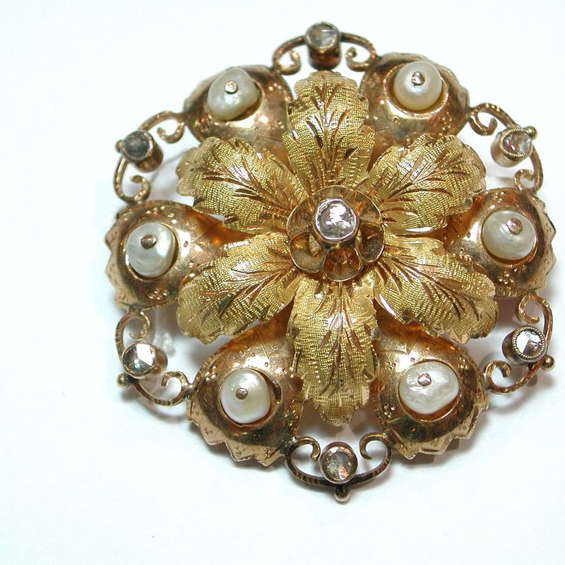 Broche floral de oro amarillo de 18k con perlas. Finales S.XIX:: Catálogo de Antigua Joyeros
