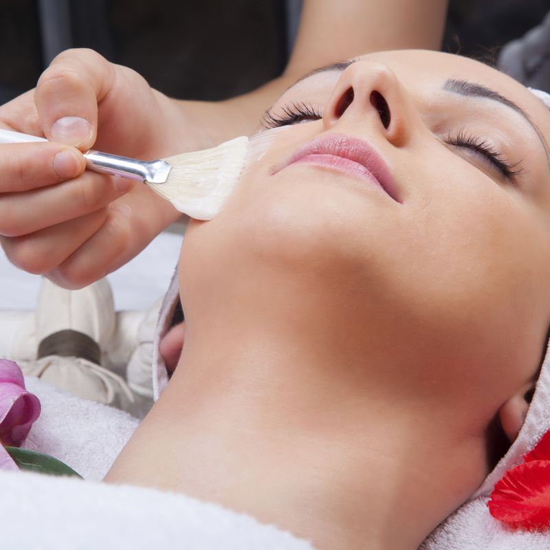 Tratamientos de Peeling/ Cromoterapia: Tratamientos de estética de Clínica Estética Loveliness