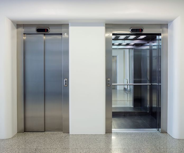 Instalación de ascensores: Servicios de Construcciones Mira & Armero S.L