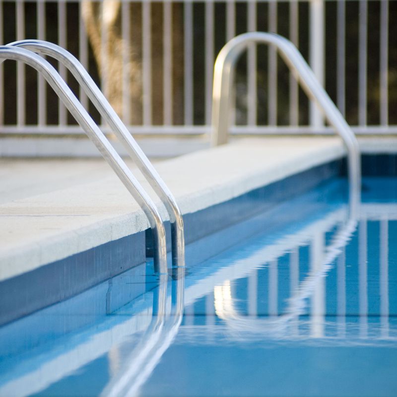 Accesos a piscinas: Servicios de Piscinas Blázquez