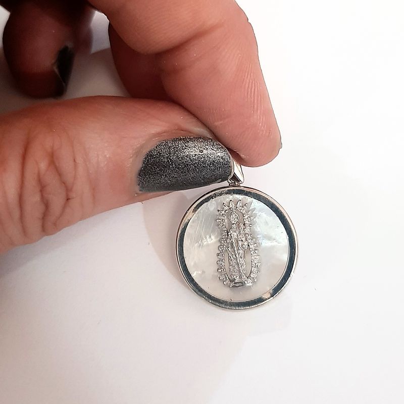Medalla Virgen de los Remedios: Catálogo de Joyería Izquierdo