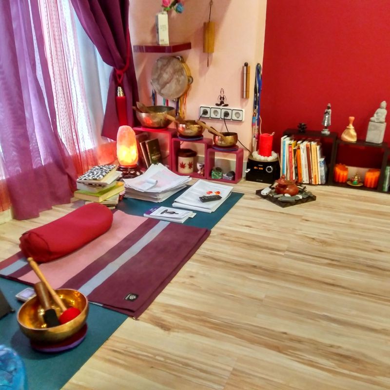 Meditación con cuencos tibetanos: Clases y talleres de Izel Yoga