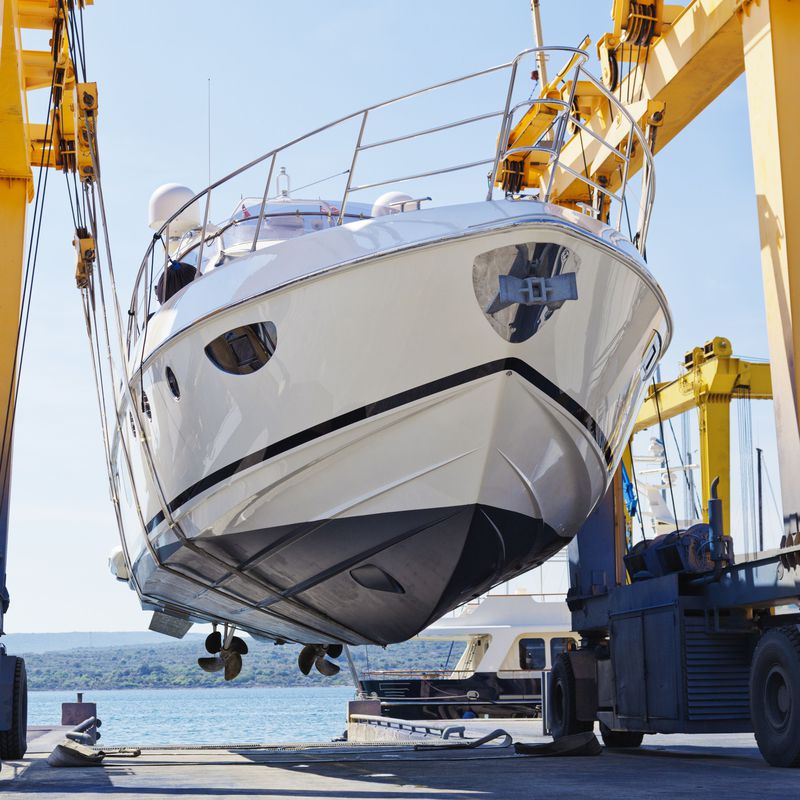 Construcción, reformas y mecánica náuticas: Servicios de Astillero Balear