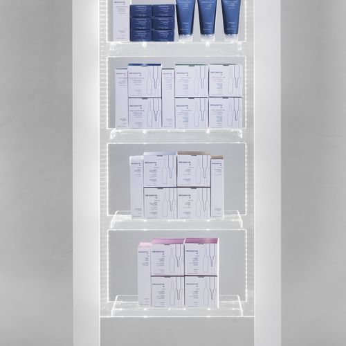 MIMA DE TU CUTIS Y AMARAS TU CABELLO. Expositor institucional Medavita con la línea de tratamientos para la cutis