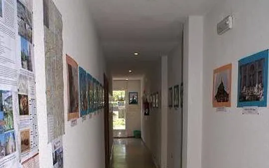 AMPLIOS PASILLOS DE ACCESO 