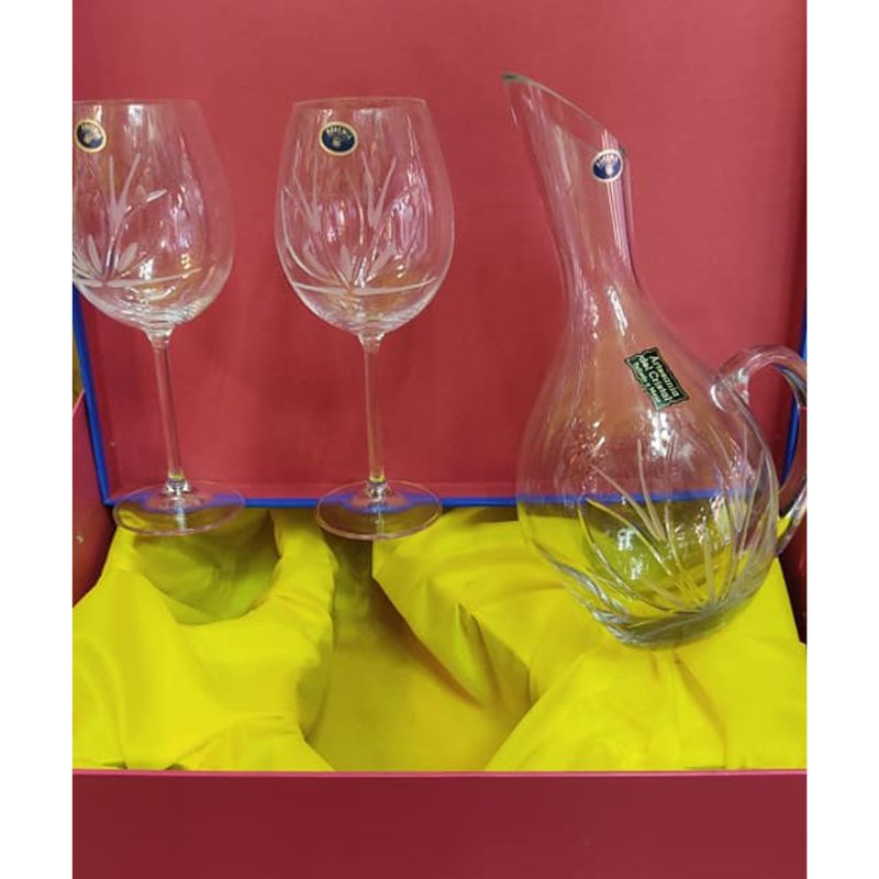 Decantador de cristal de bohemia con dos copas de vino talladas.: catálogos de Iluminación Raquel